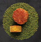 Yellow Mongo Mooncake w/1 Egg (1 pc)